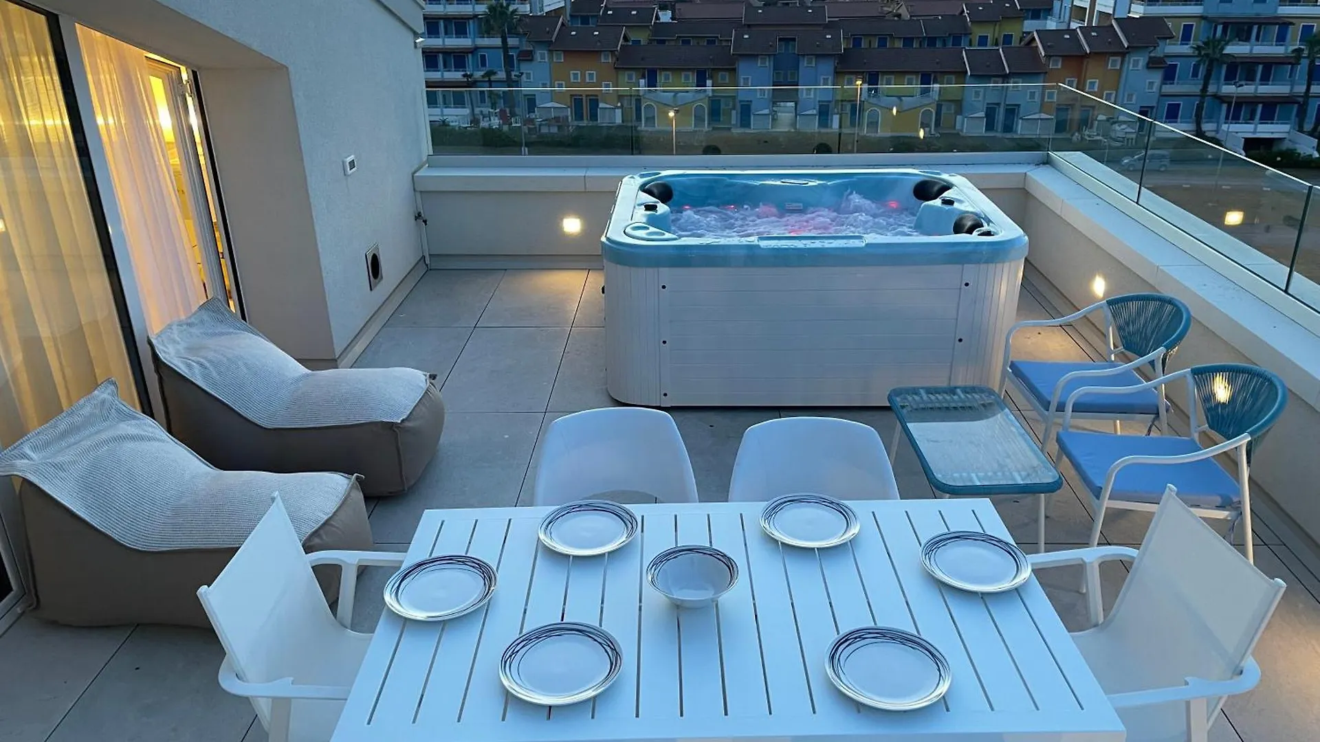 カオルレHaus Margarete - Attico Infinity Vista Mare Con Jacuzzi - Agenzia Cocalアパートメント イタリア