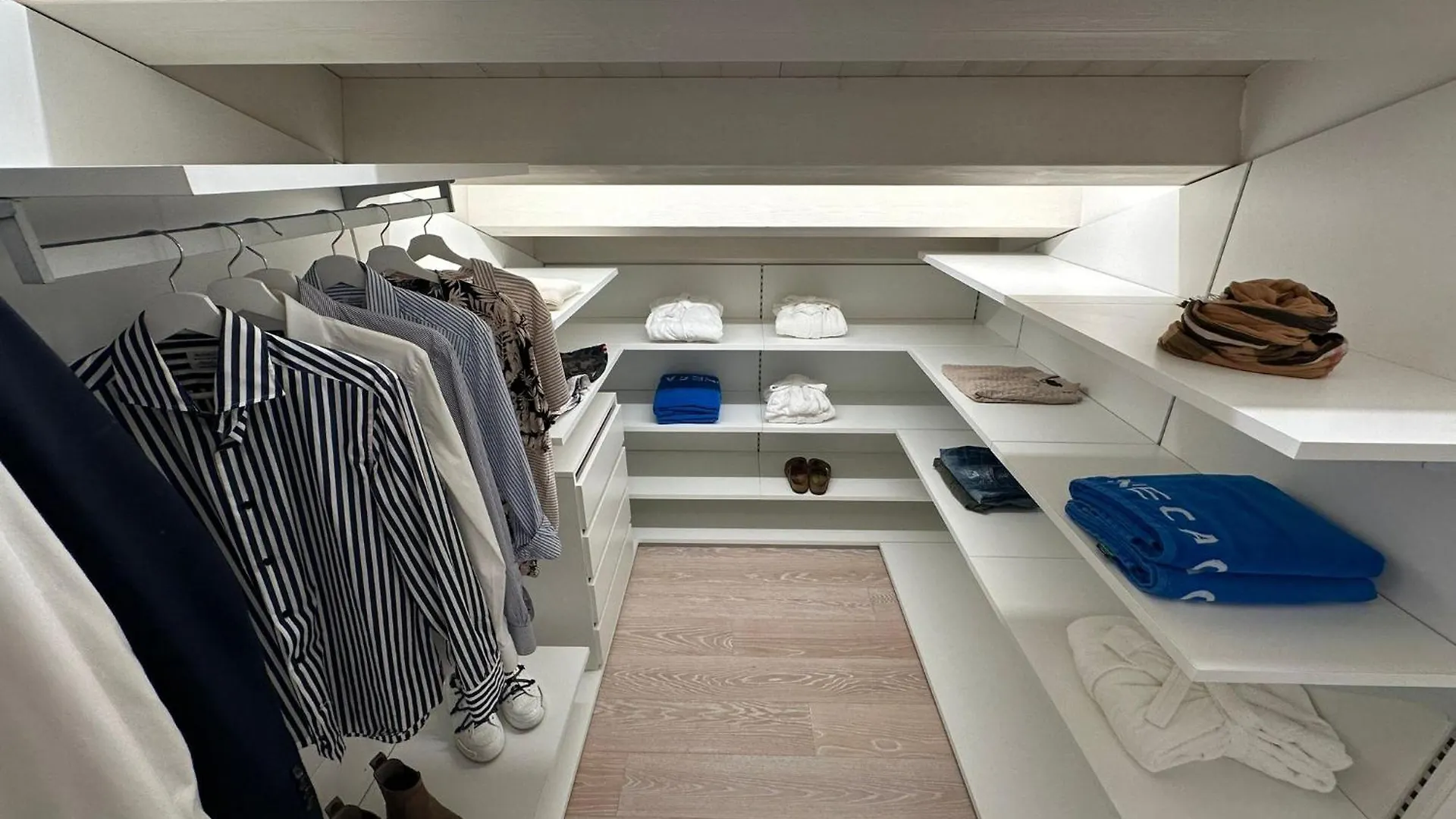 カオルレHaus Margarete - Attico Infinity Vista Mare Con Jacuzzi - Agenzia Cocalアパートメント カオルレ