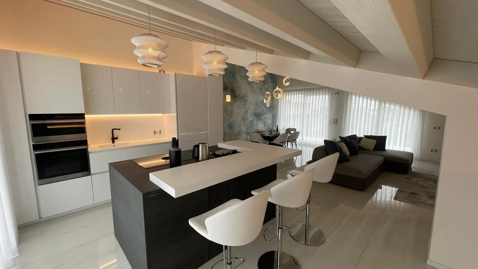カオルレHaus Margarete - Attico Infinity Vista Mare Con Jacuzzi - Agenzia Cocalアパートメント 0*, カオルレ イタリア