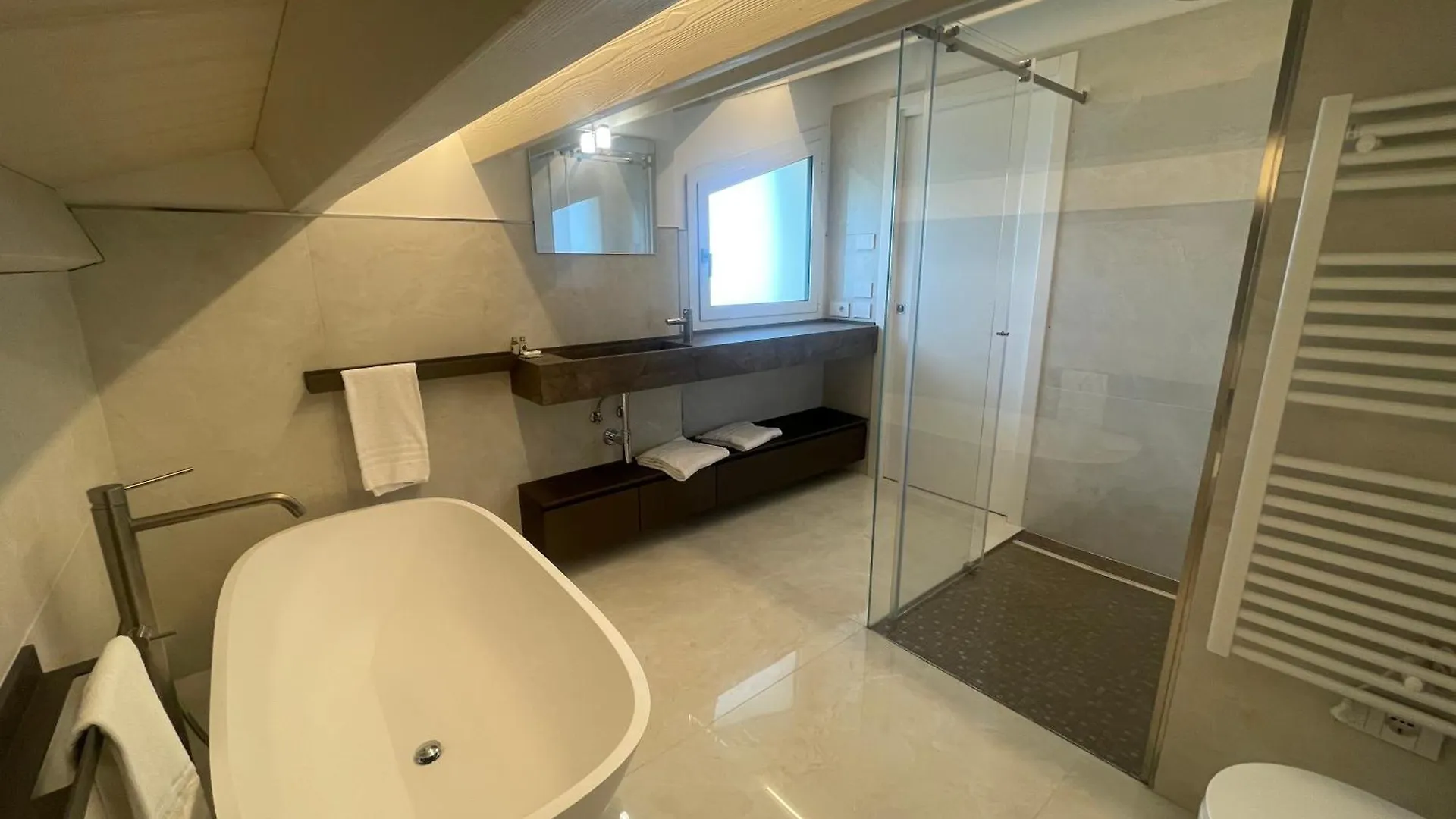 アパート カオルレHaus Margarete - Attico Infinity Vista Mare Con Jacuzzi - Agenzia Cocalアパートメント イタリア