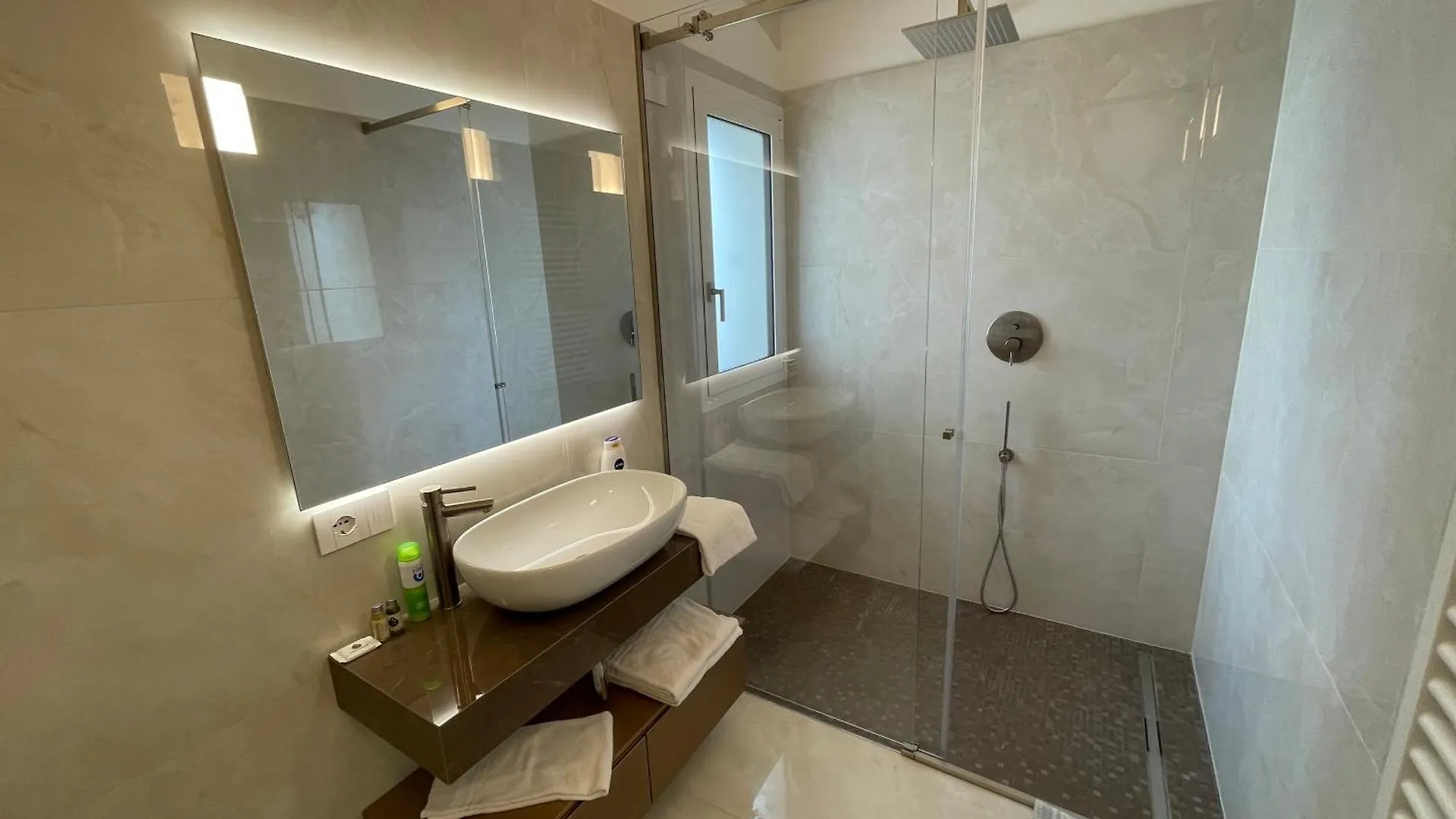 アパート カオルレHaus Margarete - Attico Infinity Vista Mare Con Jacuzzi - Agenzia Cocalアパートメント