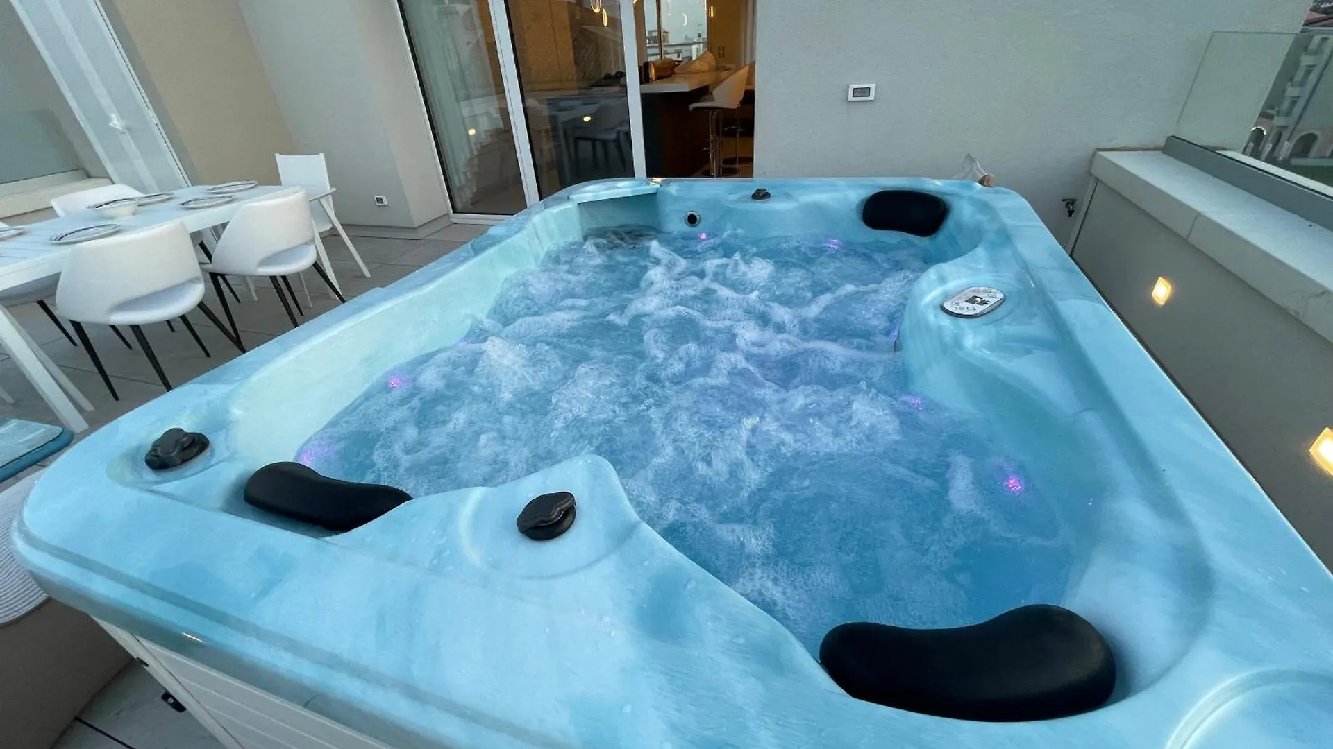 アパート カオルレHaus Margarete - Attico Infinity Vista Mare Con Jacuzzi - Agenzia Cocalアパートメント