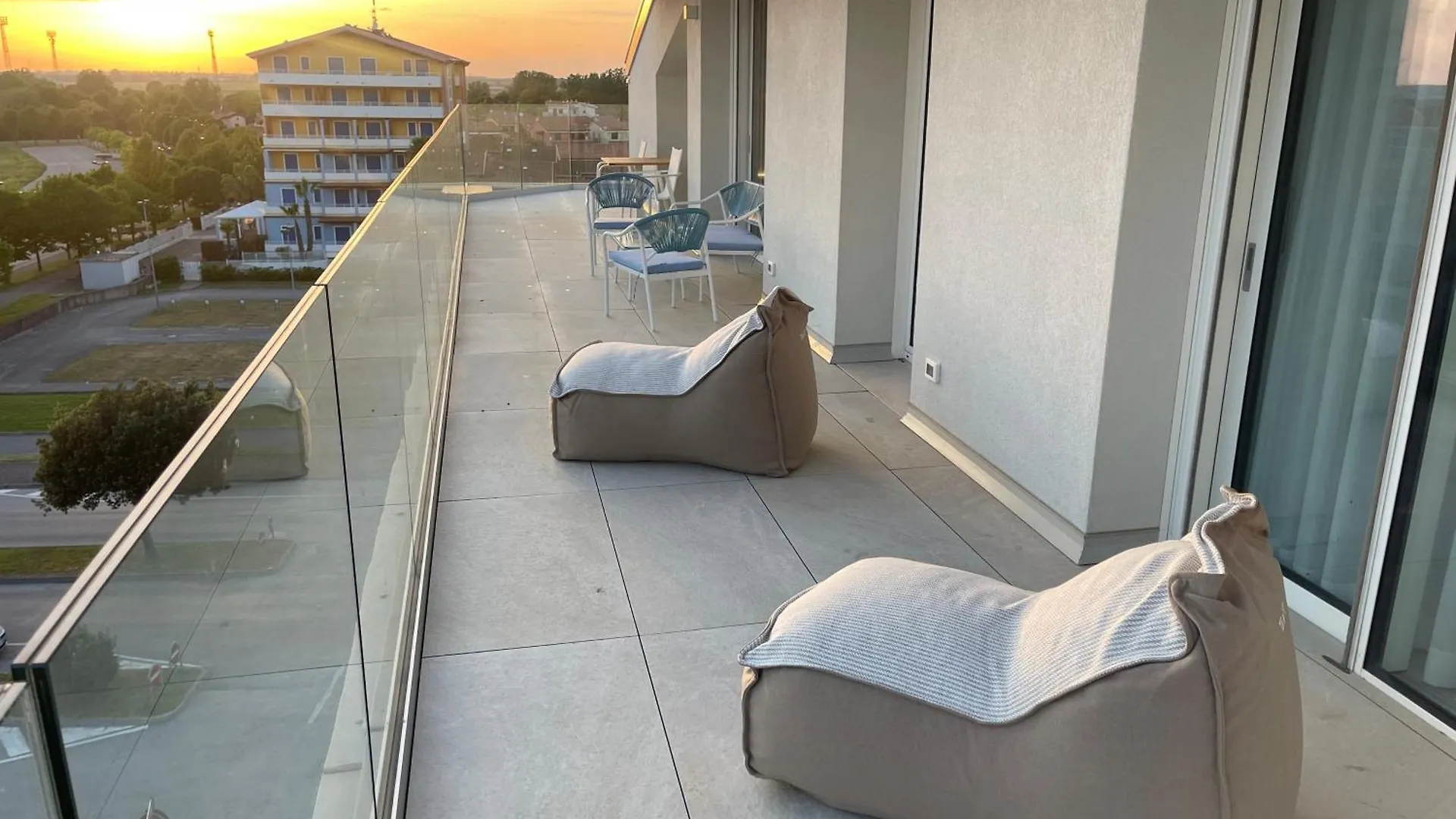 カオルレHaus Margarete - Attico Infinity Vista Mare Con Jacuzzi - Agenzia Cocalアパートメント 0*, カオルレ イタリア