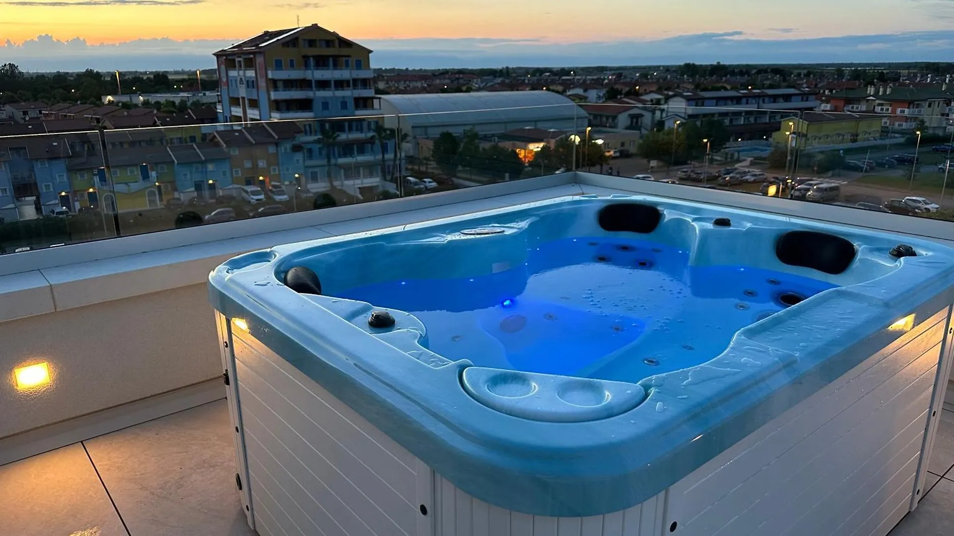 カオルレHaus Margarete - Attico Infinity Vista Mare Con Jacuzzi - Agenzia Cocalアパートメント カオルレ
